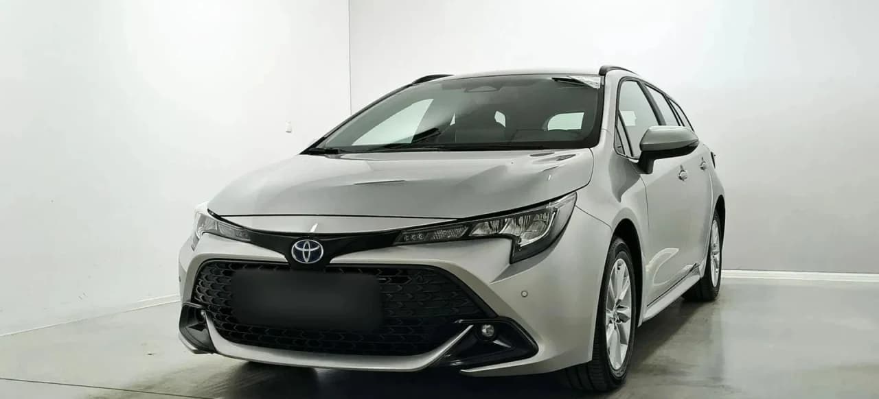 Toyota Corolla 1.8 Hybrid Comfort 2023 - używany samochód w leasingu