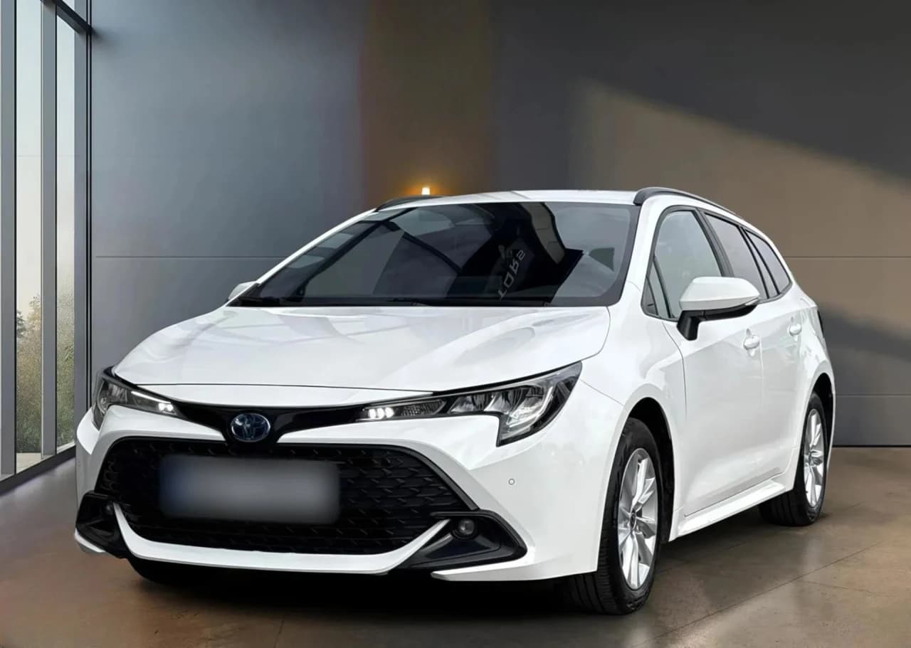 Toyota Corolla 1.8 Hybrid Comfort 2023 - używany samochód w leasingu