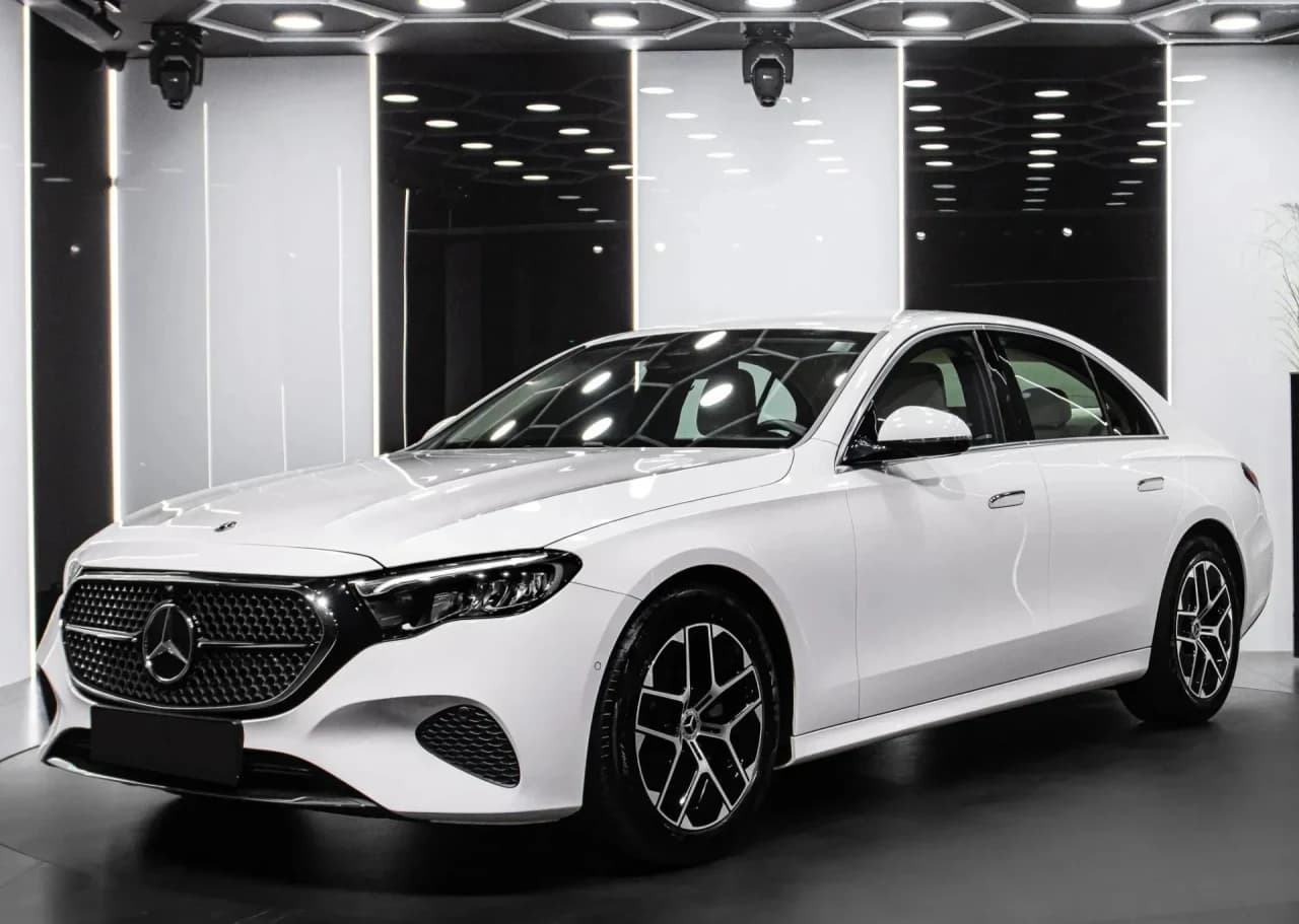 Mercedes-Benz Klasa E E 200 mHEV 4-Matic AMG 9G-Tronic 2025 - gebrauchtes Leasingfahrzeug