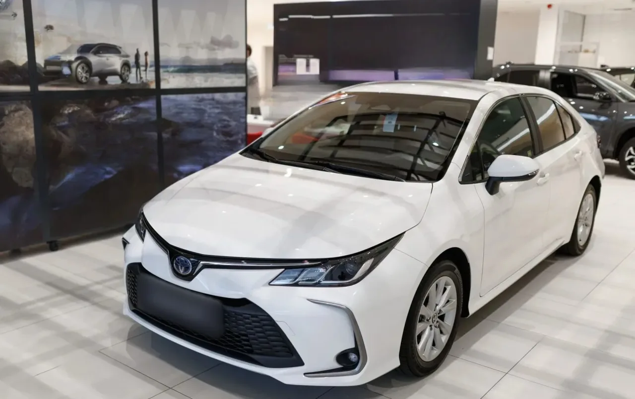 Toyota Corolla 1.8 Hybrid Comfort 2024 - gebrauchtes Leasingfahrzeug