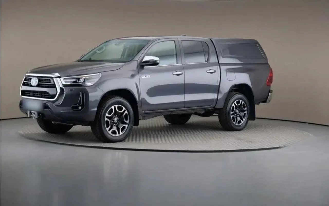 Toyota Hilux 2.8 D-4D Double Cab SR5 4x4 2023 - gebrauchtes Leasingfahrzeug