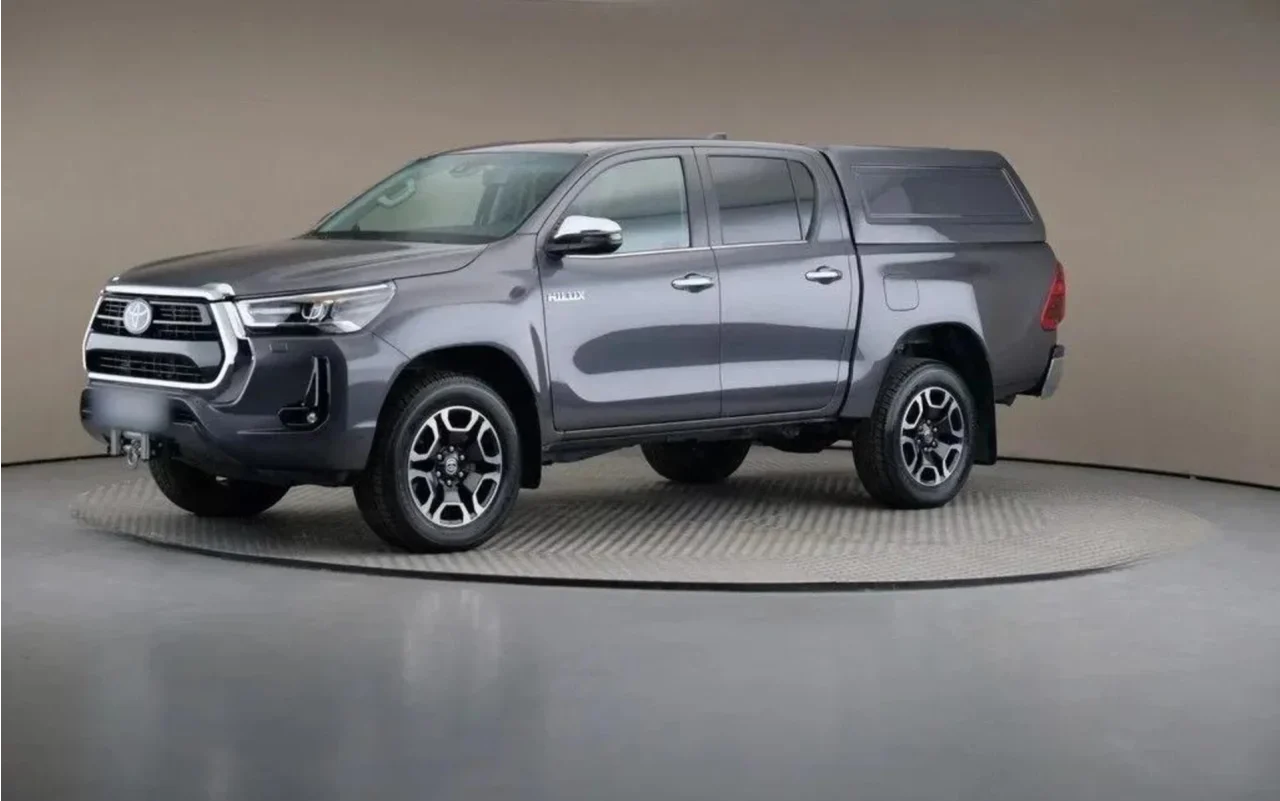 Toyota Hilux 2.8 D-4D Double Cab SR5 4x4 2023 - gebrauchtes Leasingfahrzeug
