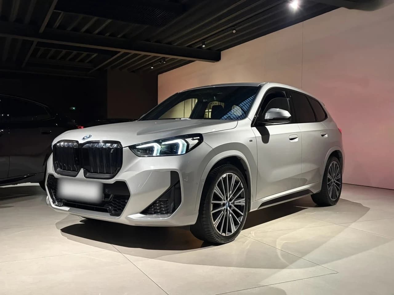 BMW iX1 xDrive30 66.5kWh M Sport M Sport 2024 - used car for lease