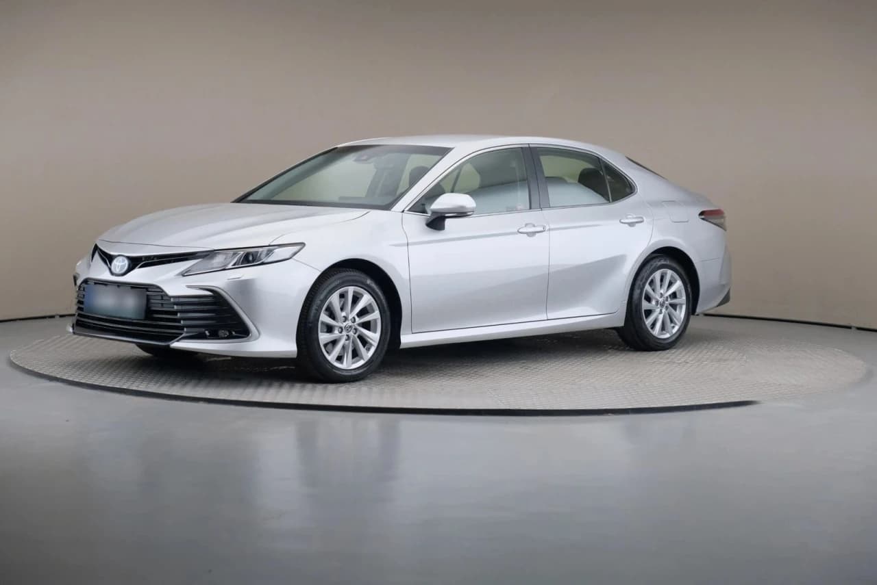 Toyota Camry 2.5 Hybrid Comfort CVT 2022 - używany samochód w leasingu