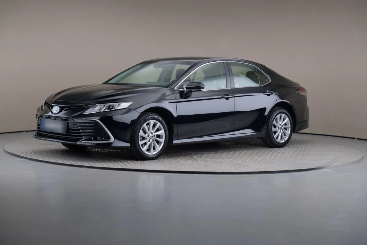 Toyota Camry 2.5 Hybrid Comfort CVT 2023 - używany samochód w leasingu