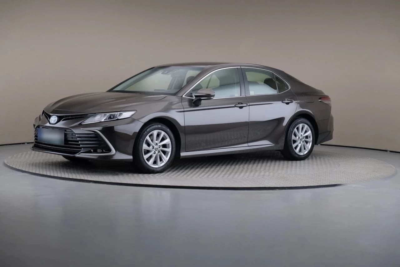 Toyota Camry 2.5 Hybrid Comfort CVT 2023 - używany samochód w leasingu