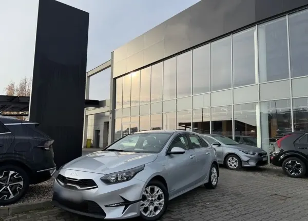 Kia Ceed 1.5 T-GDI M DCT 2023 - używany samochód w leasingu