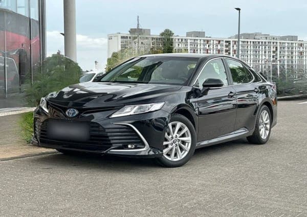 Toyota Camry 2.5 Hybrid Comfort CVT 2023 - używany samochód w leasingu