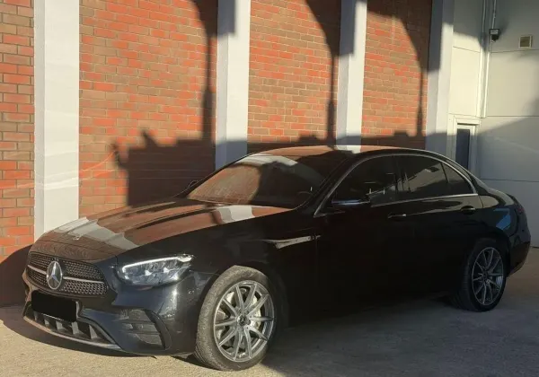 Mercedes-Benz Klasa E E 300 de AMG