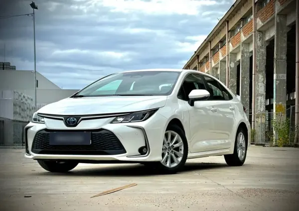 Toyota Corolla 1.8 Hybrid Comfort 2023 - używany samochód w leasingu
