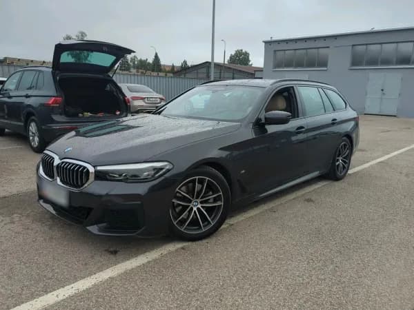 BMW Seria 5 520i mHEV M Sport sport-aut 2023 - używany samochód w leasingu
