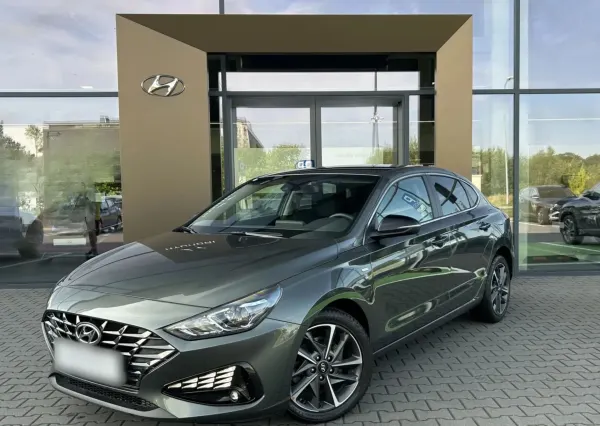 Hyundai i30 Fastback 1.5 T-GDI 48V Smart DCT 2023 - używany samochód w leasingu