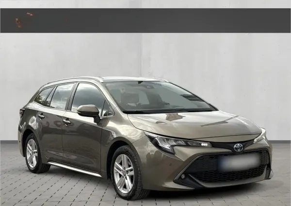 Toyota Corolla 2.0 Hybrid Comfort 2022 - używany samochód w leasingu