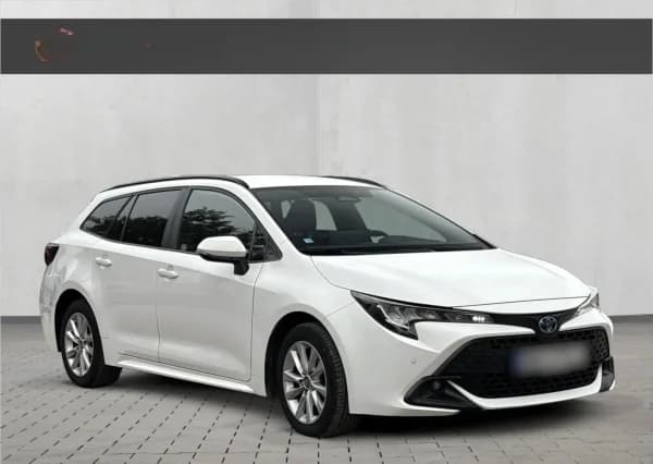 Toyota Corolla 1.8 Hybrid Comfort 2023 - używany samochód w leasingu