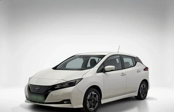 Nissan Leaf 40kWh Acenta 2023 - używany samochód w leasingu