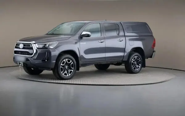 Toyota Hilux 2.8 D-4D Double Cab SR5 4x4 2023 - używany samochód w leasingu