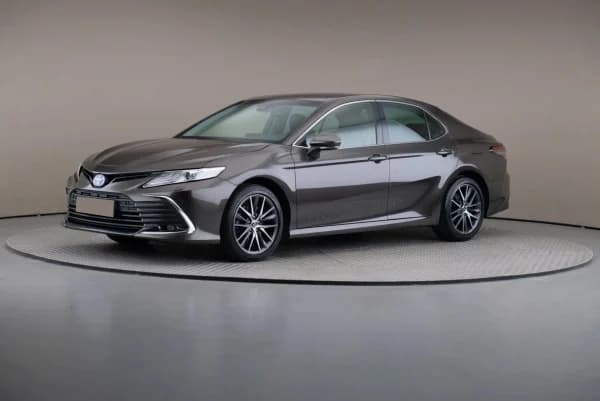 Toyota Camry 2.5 Hybrid Executive CVT 2023 - używany samochód w leasingu