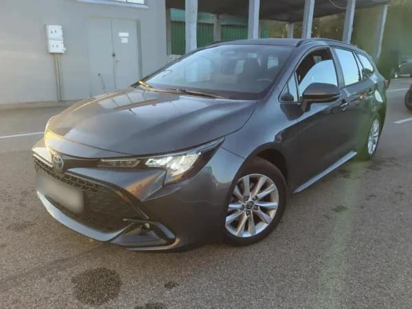 Toyota Corolla 1.8 Hybrid Comfort 2023 - używany samochód w leasingu
