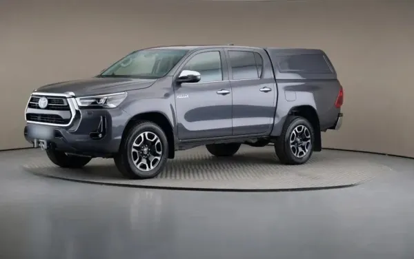 Toyota Hilux 2.8 D-4D Double Cab SR5 4x4 2023 - gebrauchtes Leasingfahrzeug