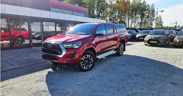 Toyota Hilux 2.8 D-4D Double Cab SR5+ 4x4 aut 2023 - gebrauchtes Leasingfahrzeug