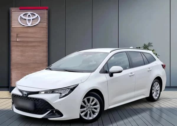 Toyota Corolla 1.8 Hybrid Comfort 2023 - używany samochód w leasingu