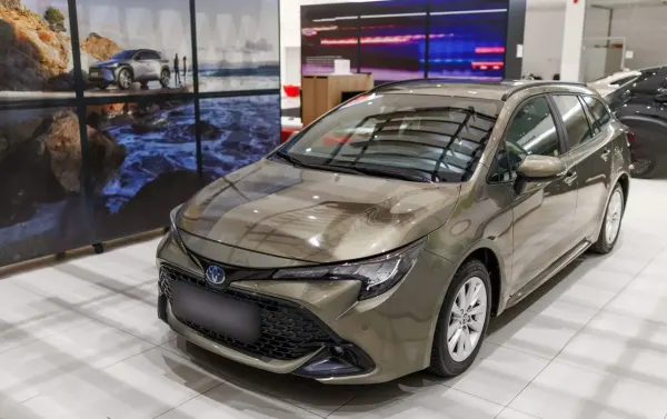 Toyota Corolla 1.8 Hybrid Comfort 2023 - używany samochód w leasingu